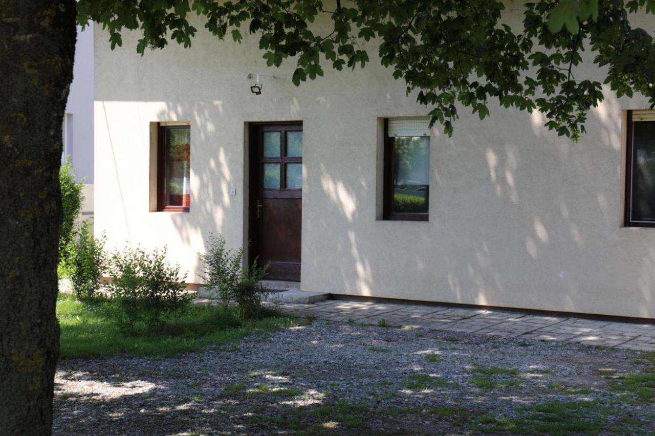 Maple Place Velika Gorica Exterior foto